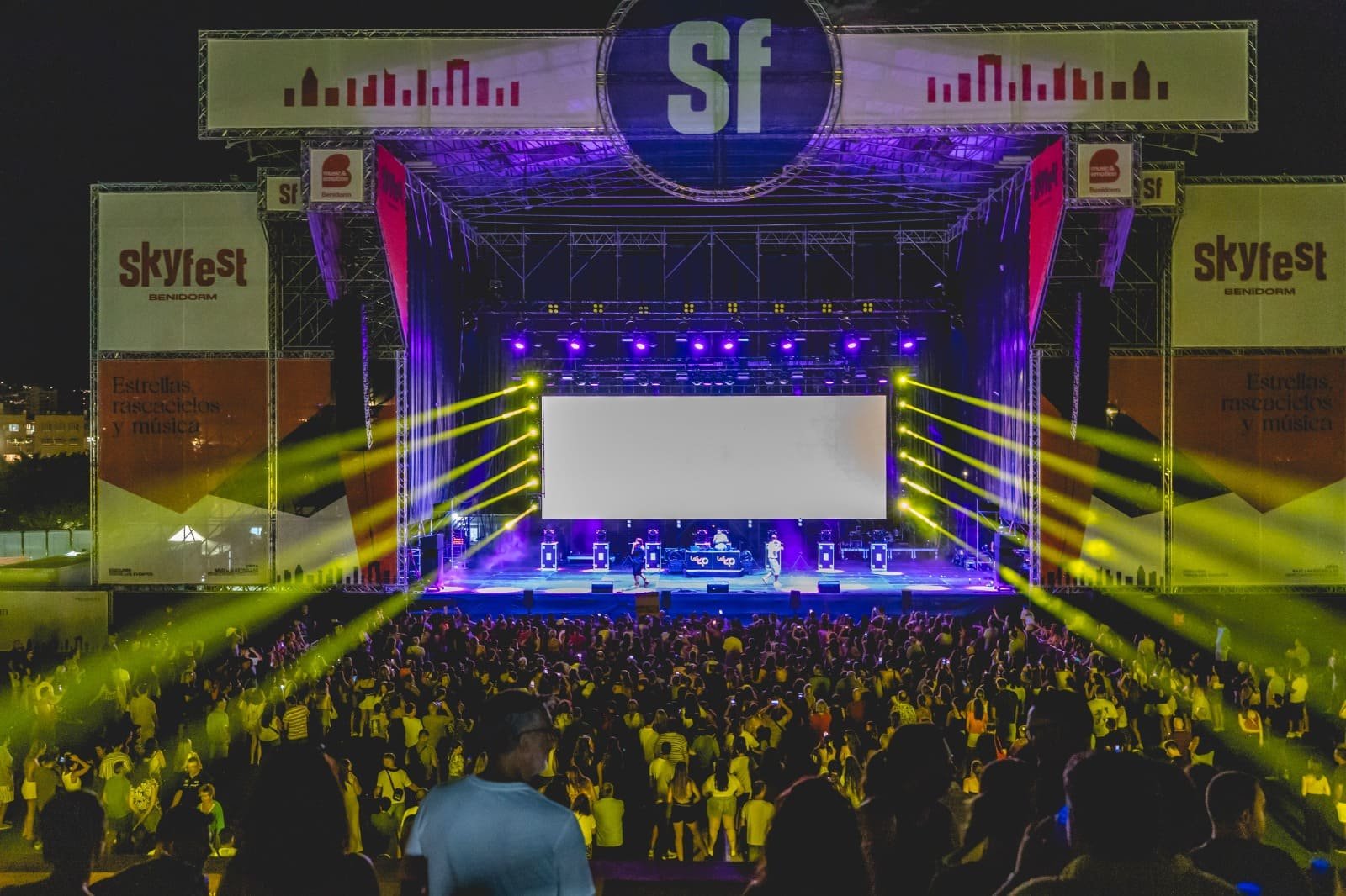 SkyFest Benidorm abre sus puertas: casi 4.000 personas en el Opening del nuevo recinto de eventos de la ciudad