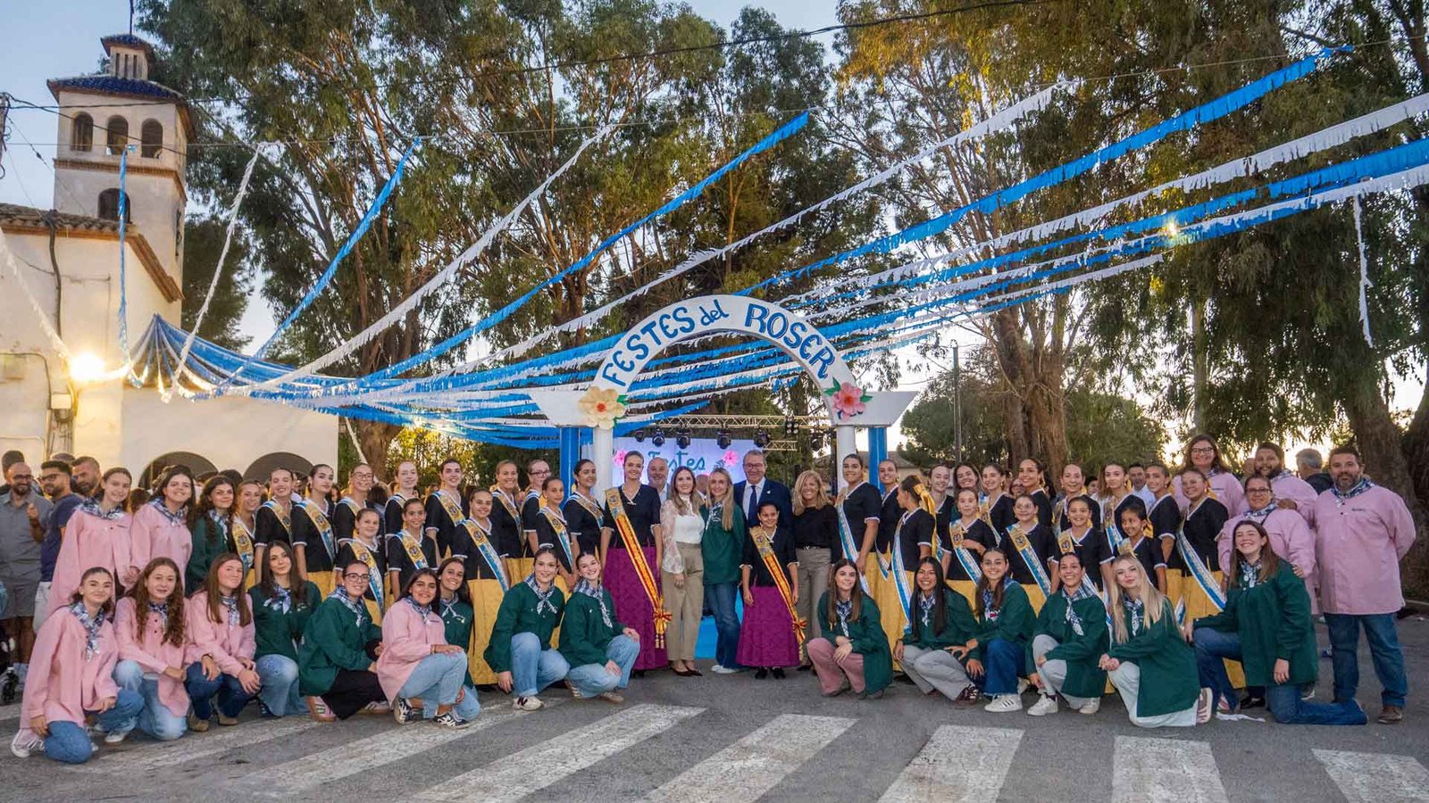 L’Horta celebra el día grande de las Festes del Roser: romería, pregón y ‘ball del peuet’ ante centenares de vecinos