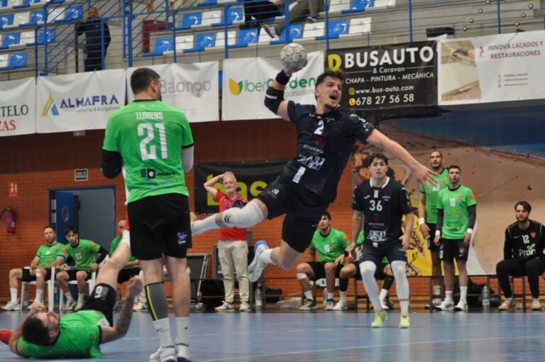 El Servigroup BM Benidorm arrolla al Guadalajara (31-22) y vuelve a la zona alta de la División de Honor Plata