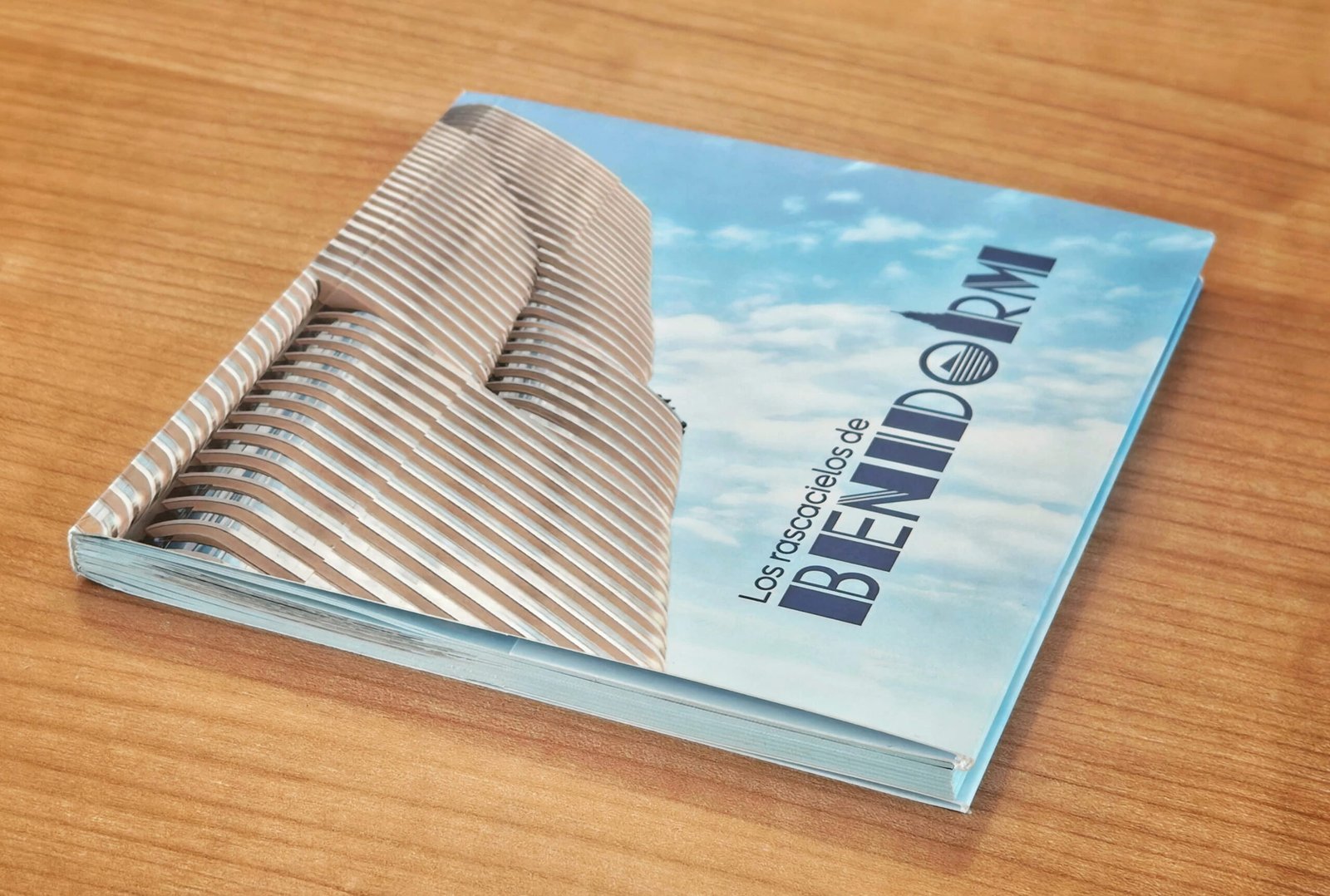 Portada del libro Los rascacielos de Benidorm