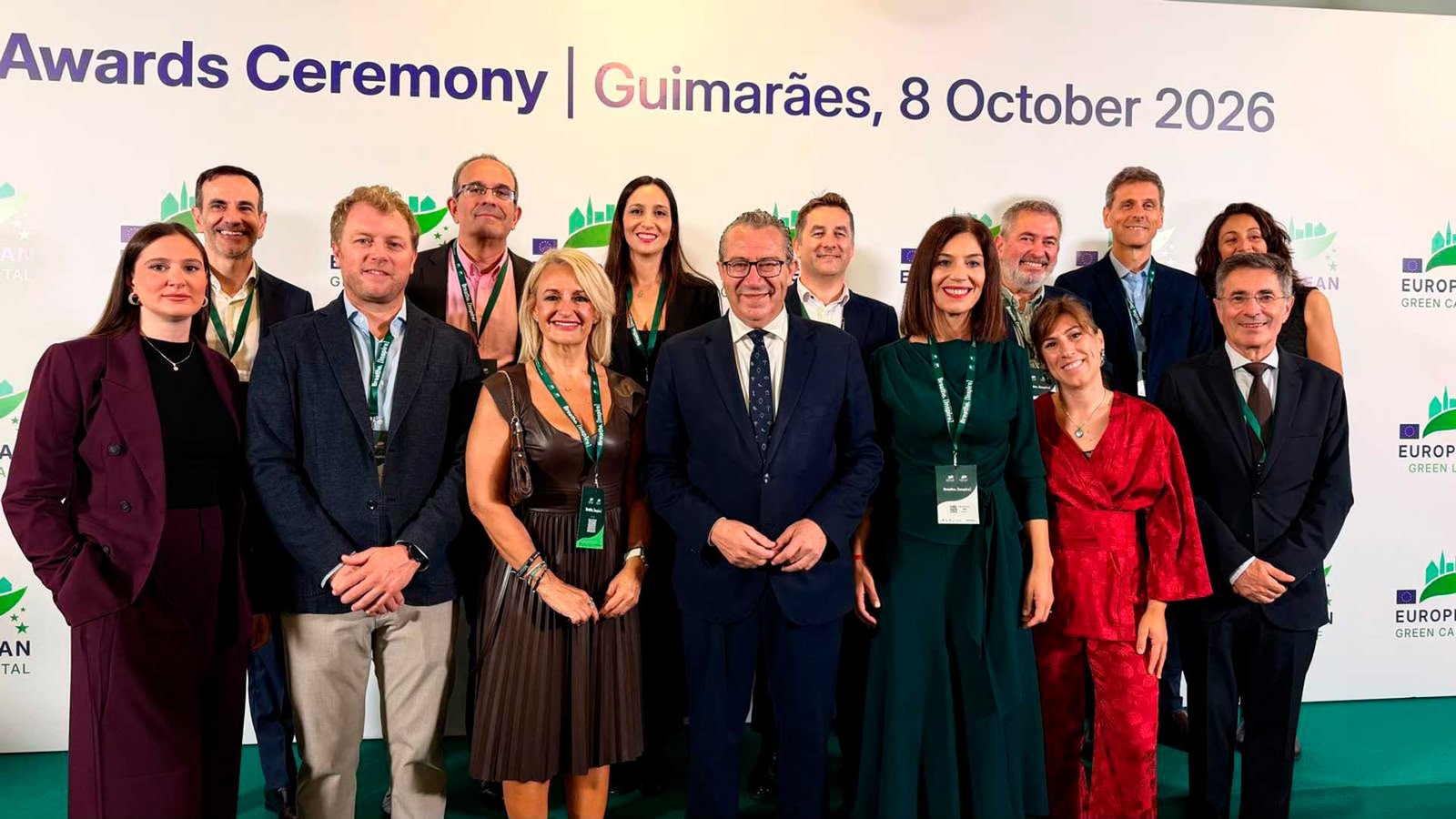 La delegación de Benidorm posa tras la gala de entrega en Guimarães