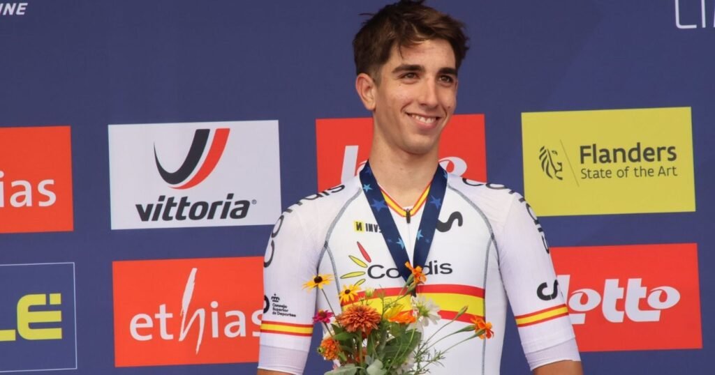 Héctor Álvarez, el benidormense de 19 años que ya pedalea a ritmo de la élite mundial