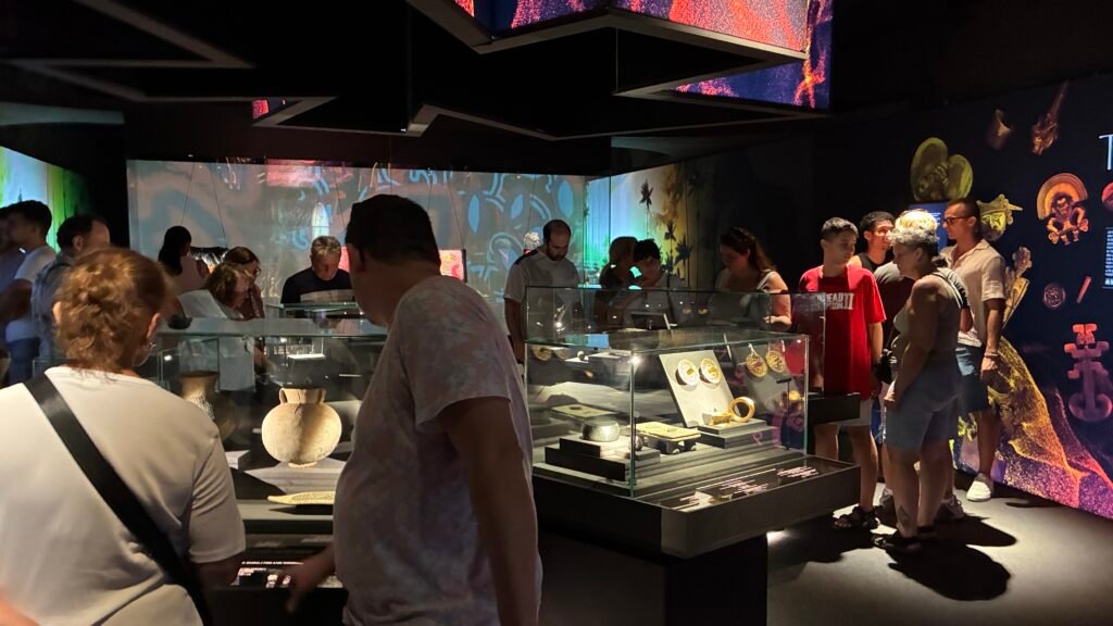 El MARQ abre gratis este 9 d’Octubre: museo, Lucentum y la Illeta con la gran exposición de oro precolombino