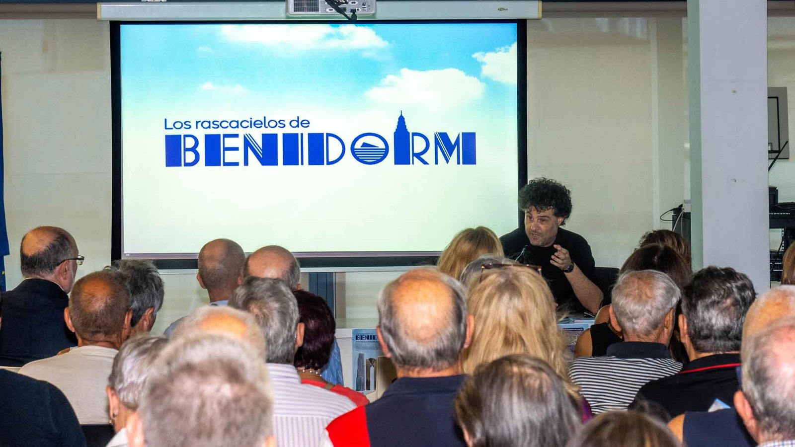Fran Pérez durante la presentación del proyecto en El Torrejó