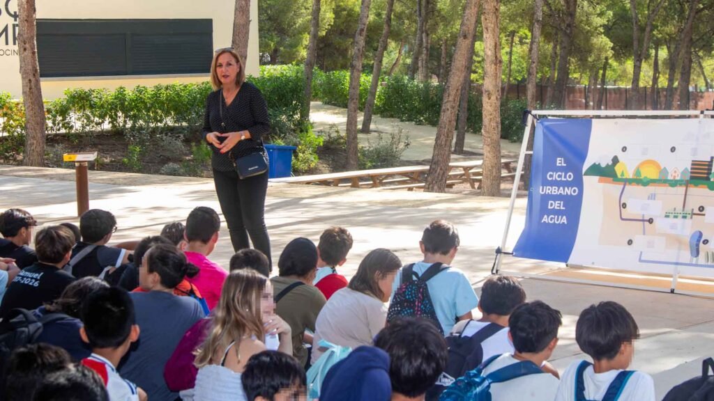 Los jóvenes estrenan el Parc Séquia Mare: tiendas de campaña, naturaleza y agua antes de la gran apertura del viernes