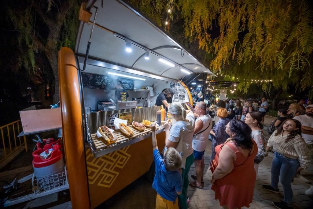 El último Street Food Market del año llega a Torrevieja: Tam Tam Go!, tributos legendarios y food trucks del 8 al 12 de octubre