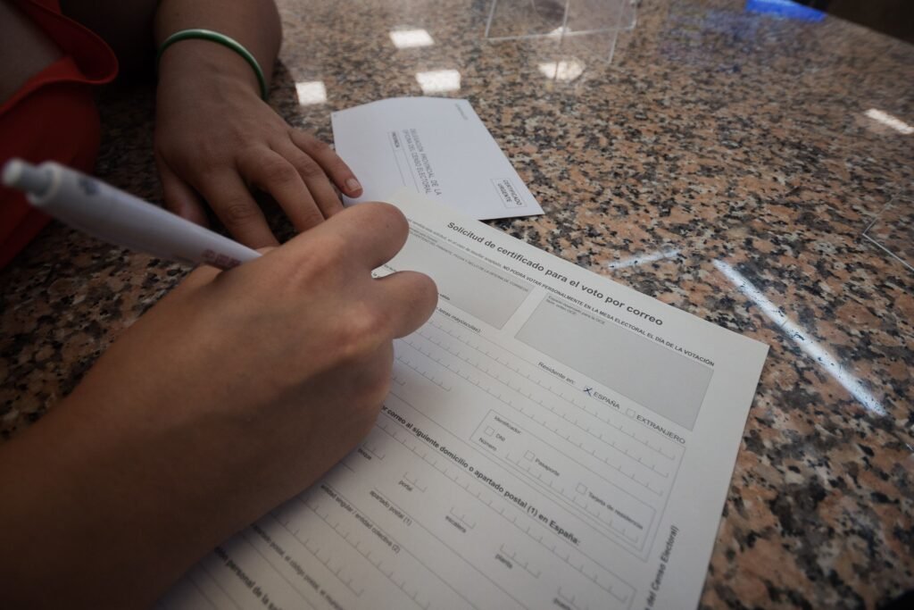 Elecciones generales del 29-N: cómo votar por correo en Benidorm y la Marina Baixa