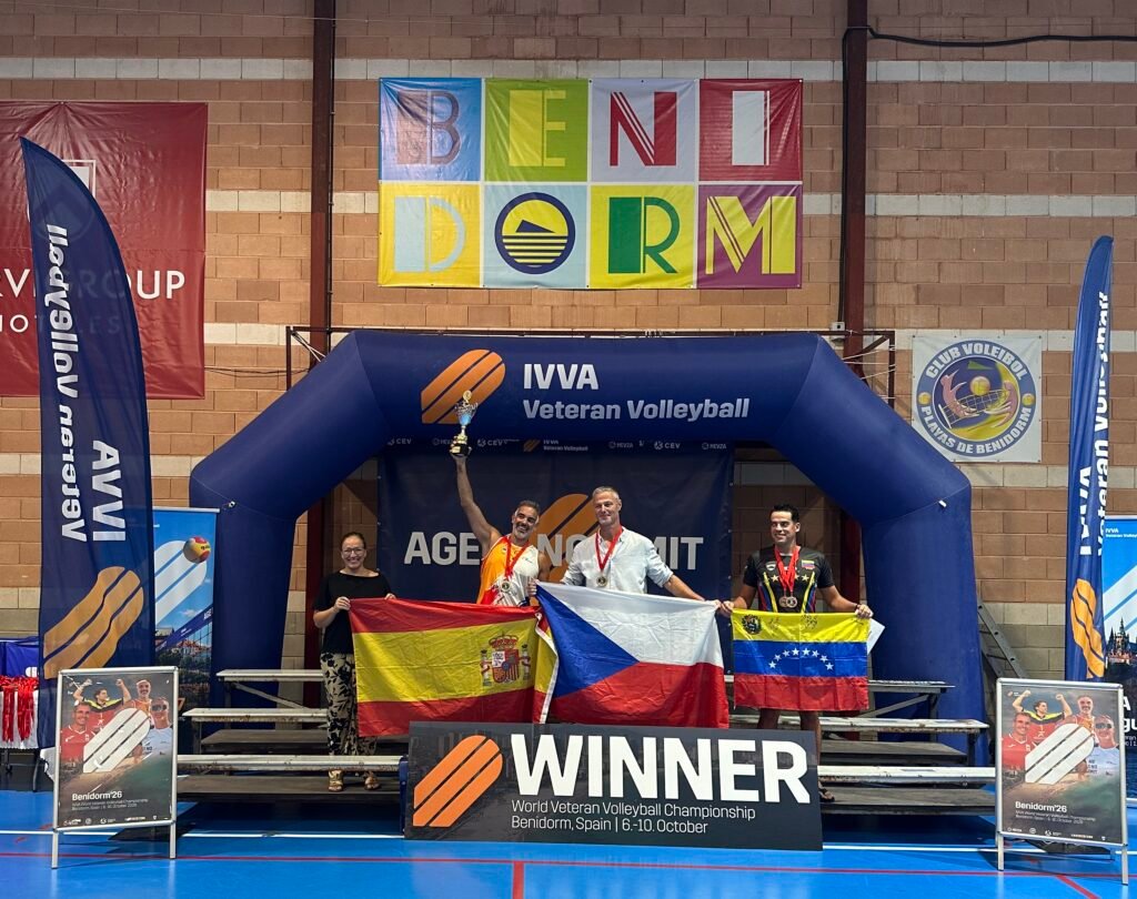 Oro en casa: Raúl Mesa y Kubala se proclaman campeones del mundo de vóley playa veteranos en Benidorm